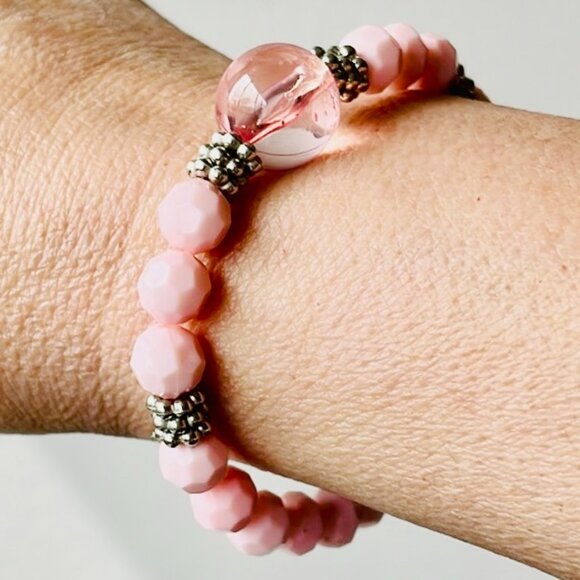 NWOT Elegant Pink Beaded Bracelet - Picture 5 of 9